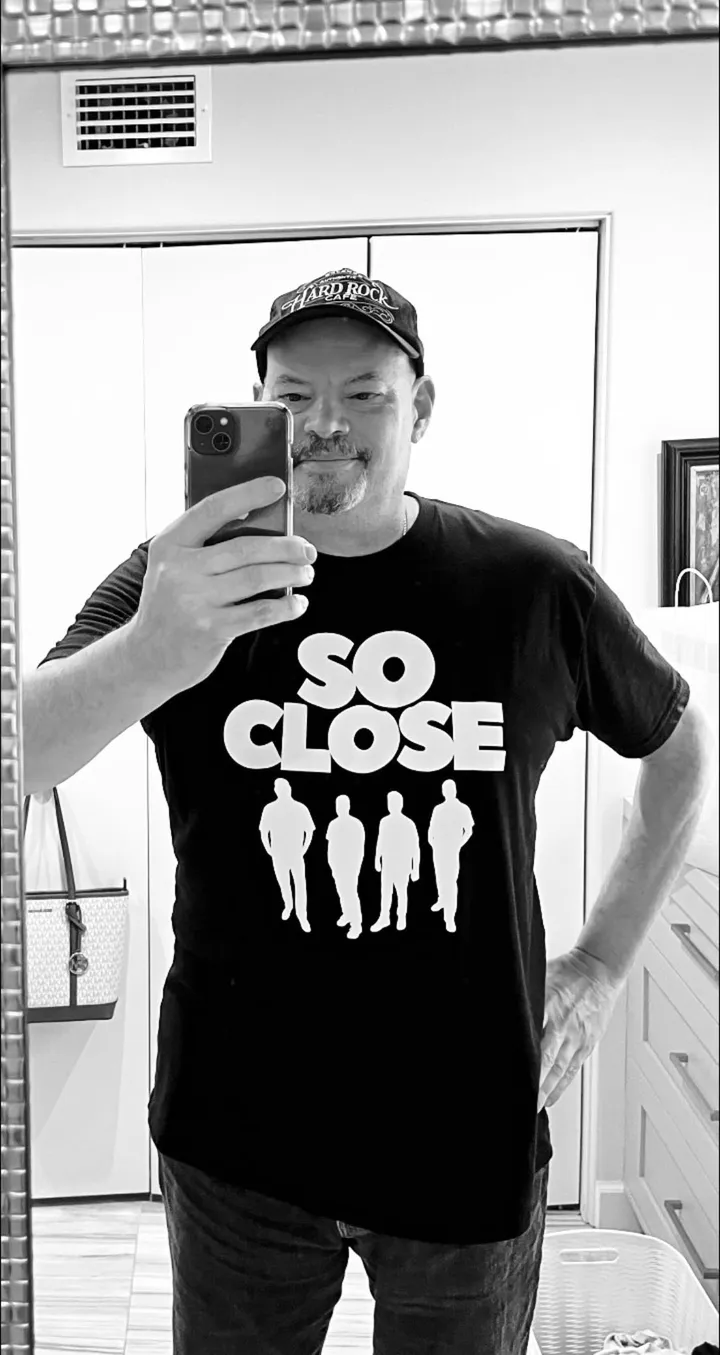 So Close logo t-shirt